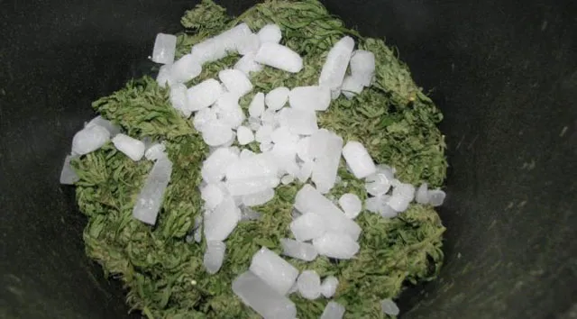How to make hash with dry ice?